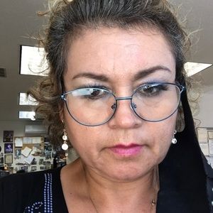 Meet your Posher, Violeta